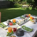 De Campagne Les Eydieux, Petits Dejeuners Inclus 3*
