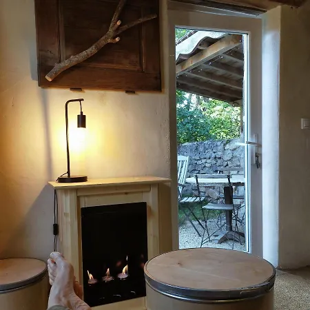 Pensjonat De Campagne Les Eydieux, Petits Dejeuners Inclus 3*